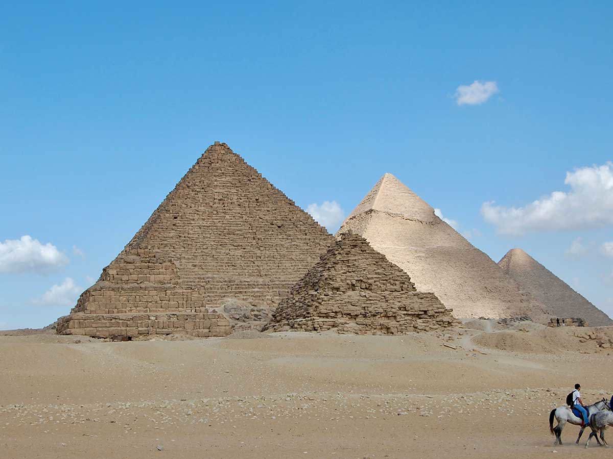 Pyramids & Egyptian Museum Tour from El Alamein